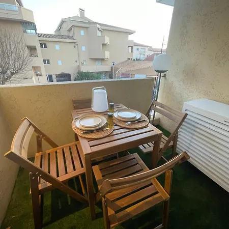 Apartment Au Coeur De Ste Max, La Terracota 4 Pers Avec Parking